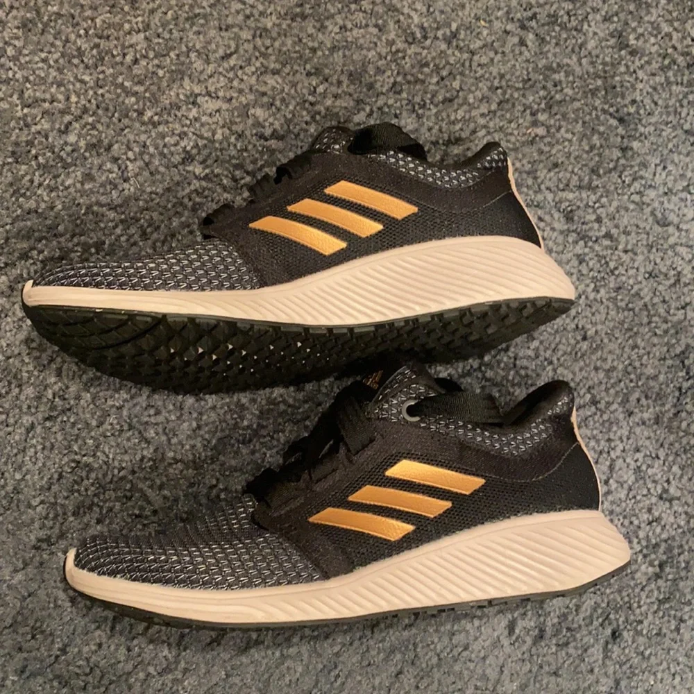 Adidas bounce kids sneakers size 4.5 EUC